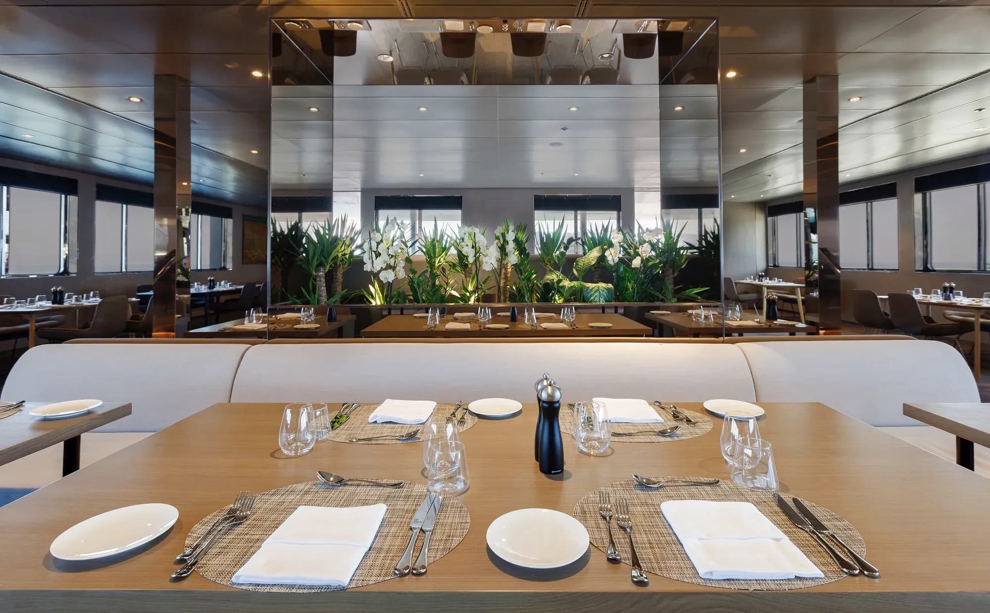 Emerald Azzurra, Dining, La Cucina Dining restaurant buffet