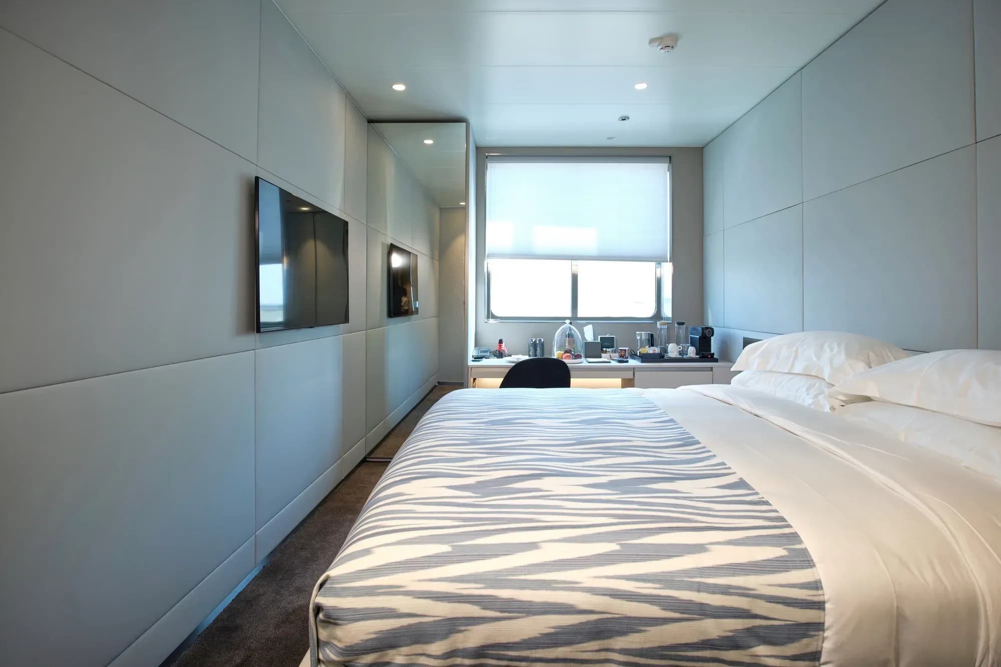 Emerald Azzurra, Oceanview Stateroom
