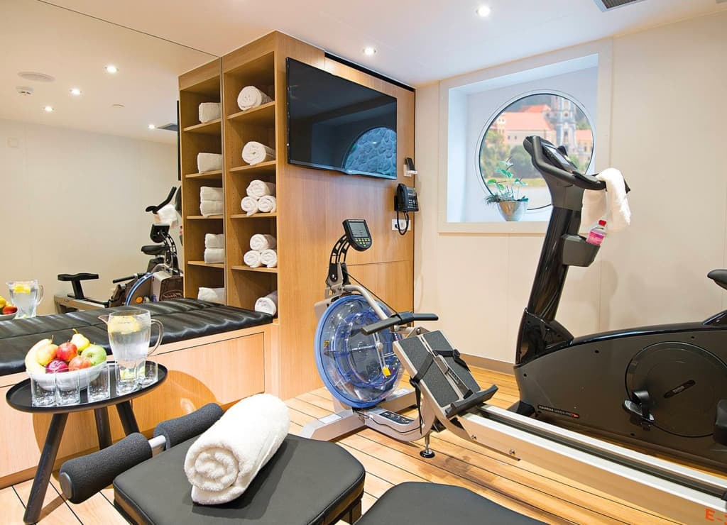 Emerald River Cruise ship facilities