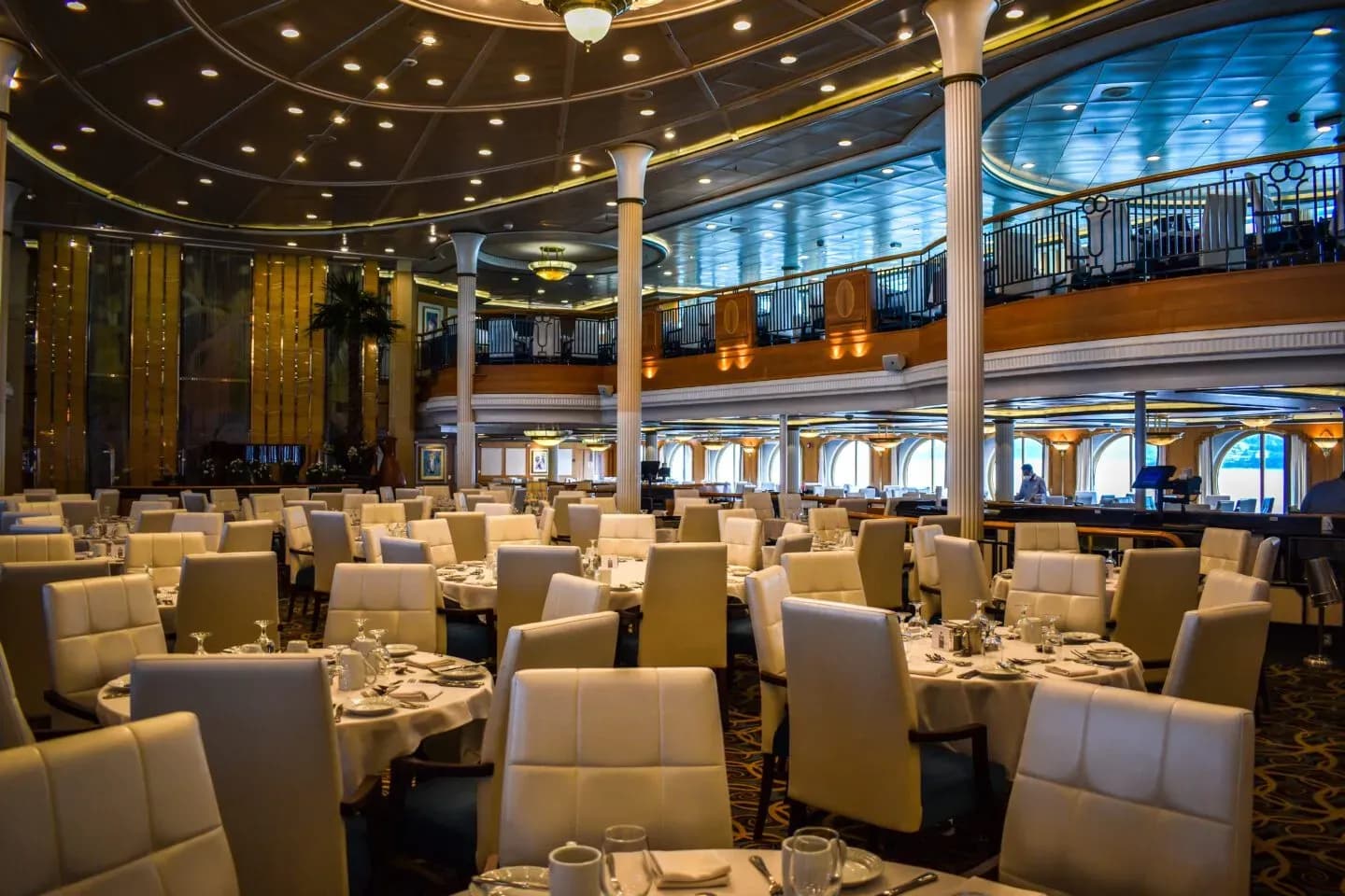 Royal Caribbean - Grandeur of the Seas, Main dining room