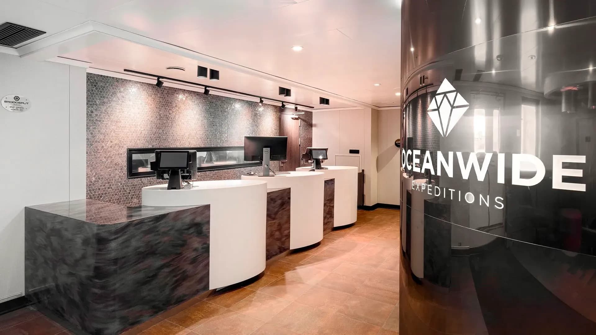 Oceanwide Expeditions - M/V Hondius, Reception area