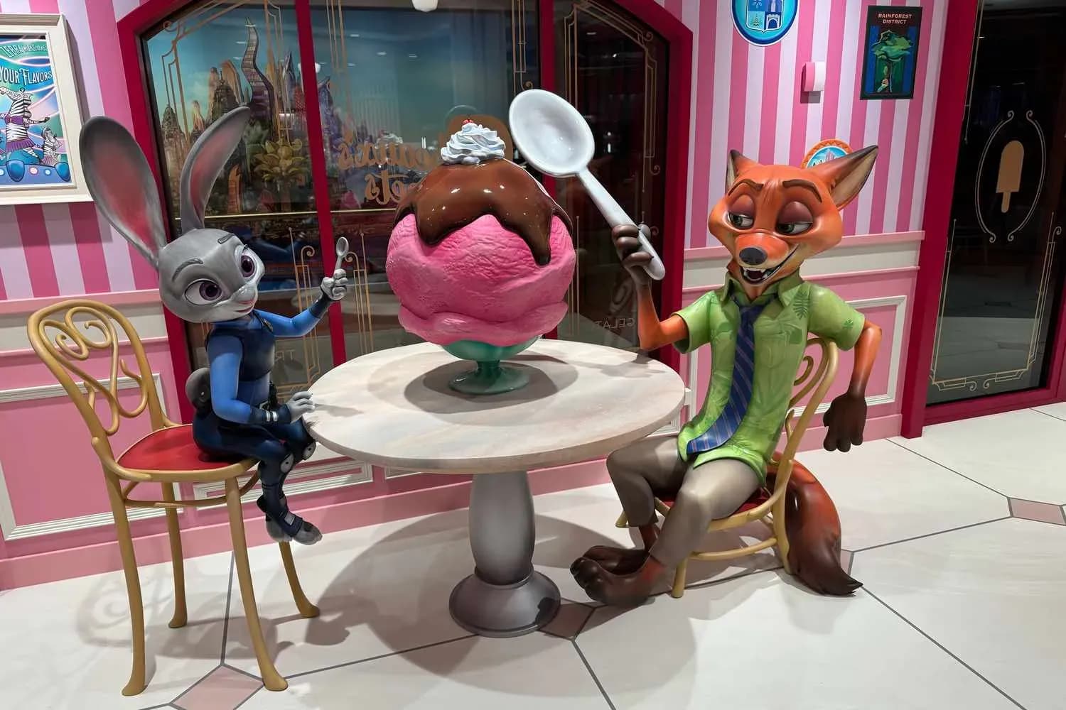 Disney Treasure, Jumbeaux's Sweets ice cream parlor