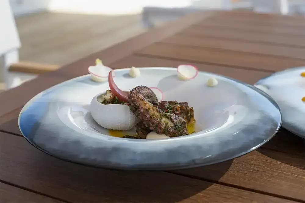 Ponant restaurant and dining