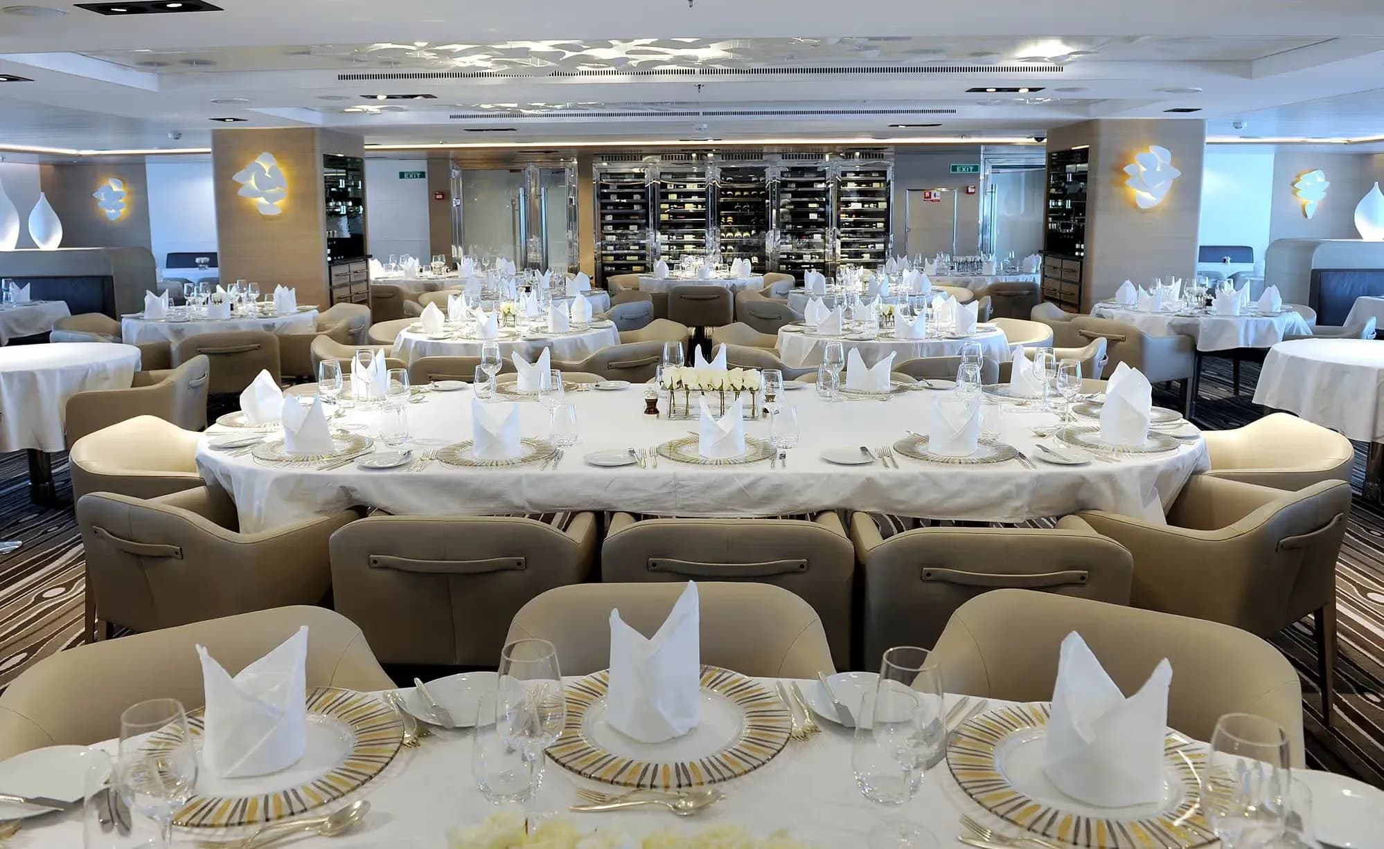 Ponant restaurant and dining