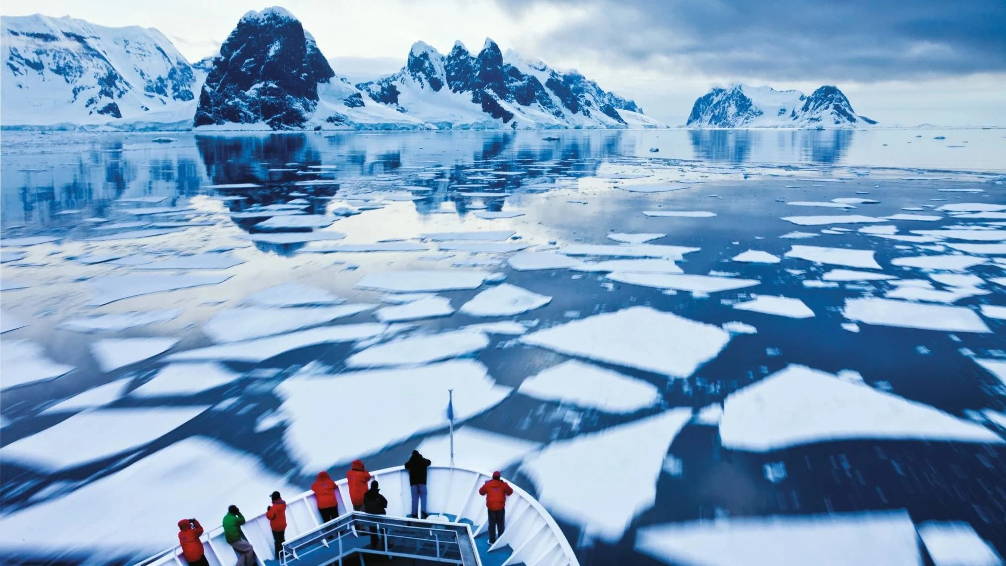 lindblad-expeditions-antarctica-