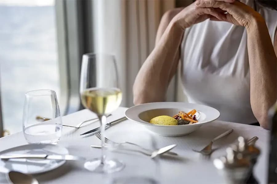 Ponant restaurant and dining