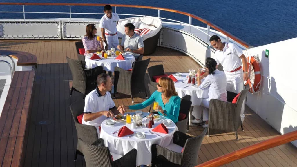 Ponant restaurant and dining