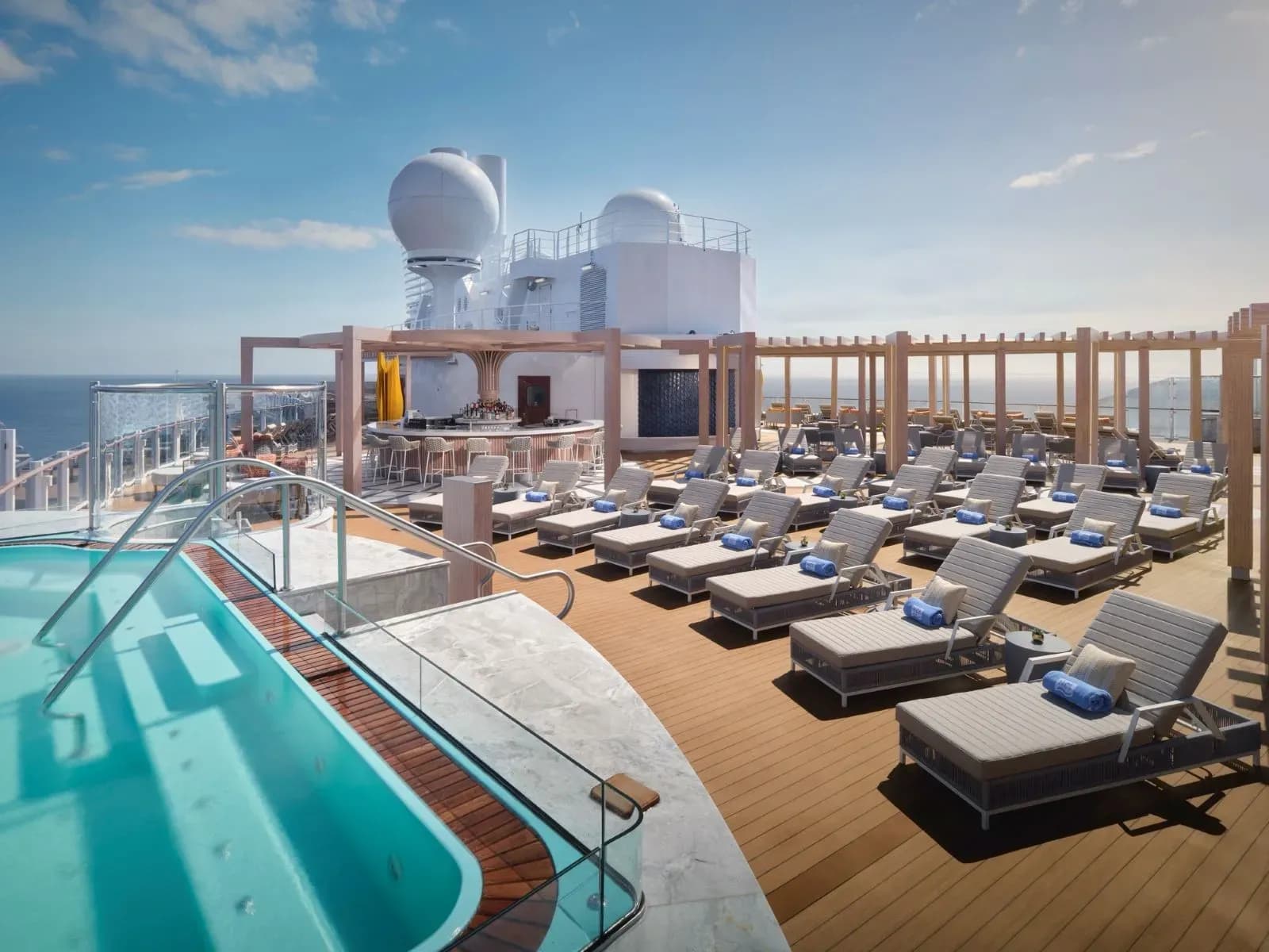 Norwegian Prima Vibe Beach Club - NCL Viva