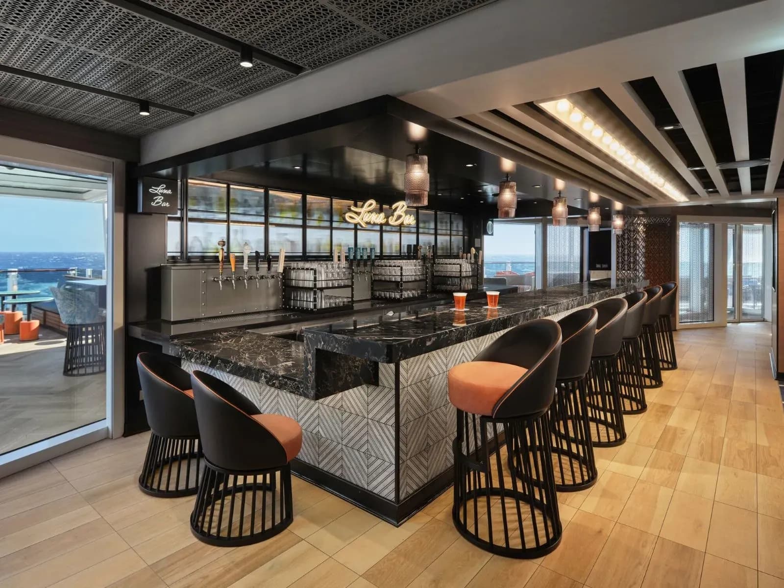 NCL Viva Luna Bar