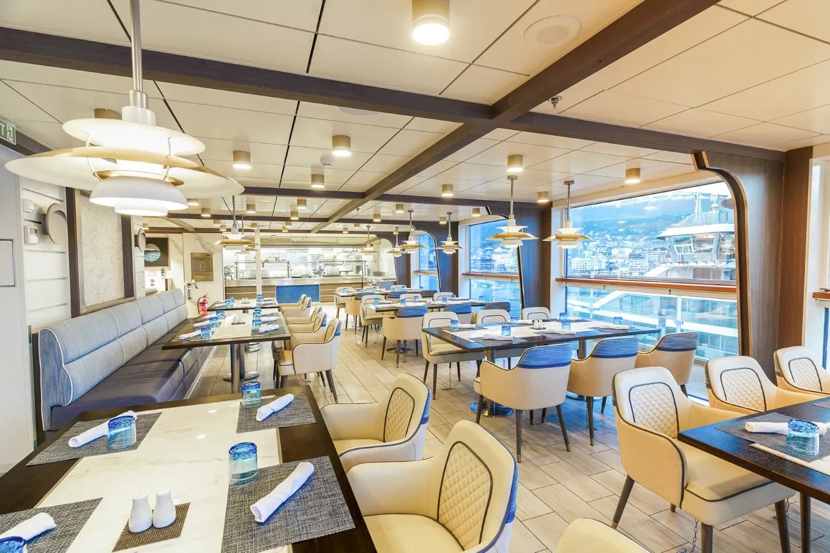 Ocean Explorer, Observation Bistro