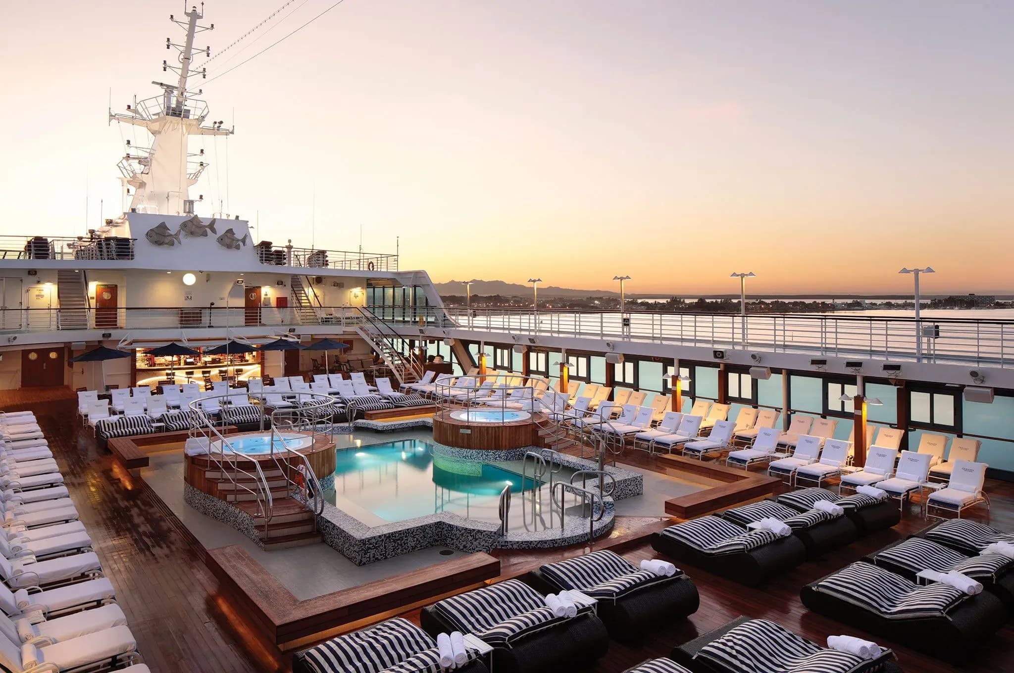 oceania sirena pool deck - Nautica, insignia