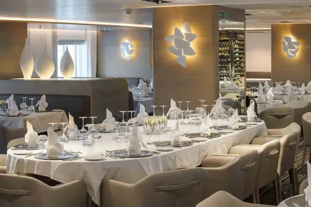 Ponant restaurant and dining