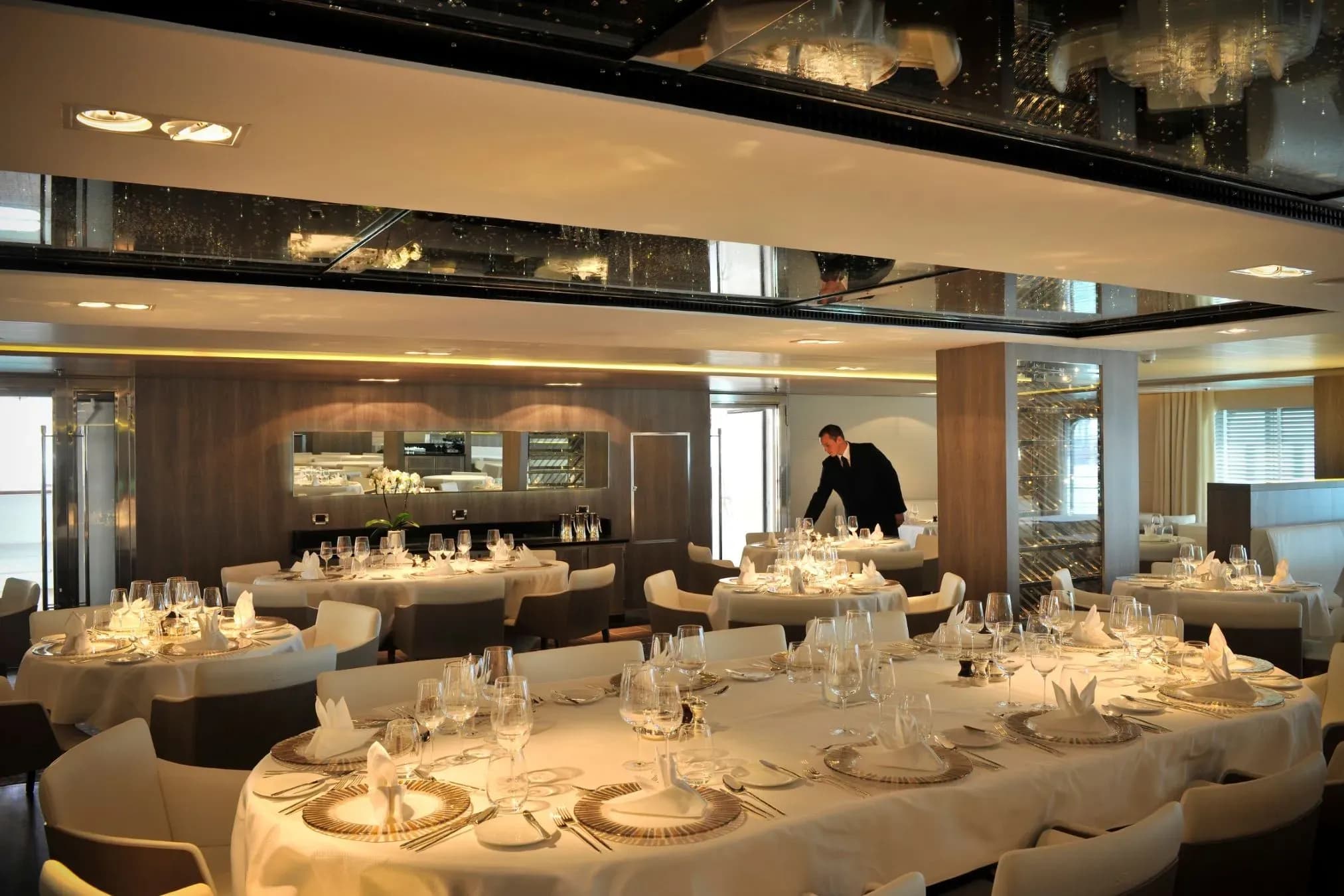 Ponant restaurant and dining