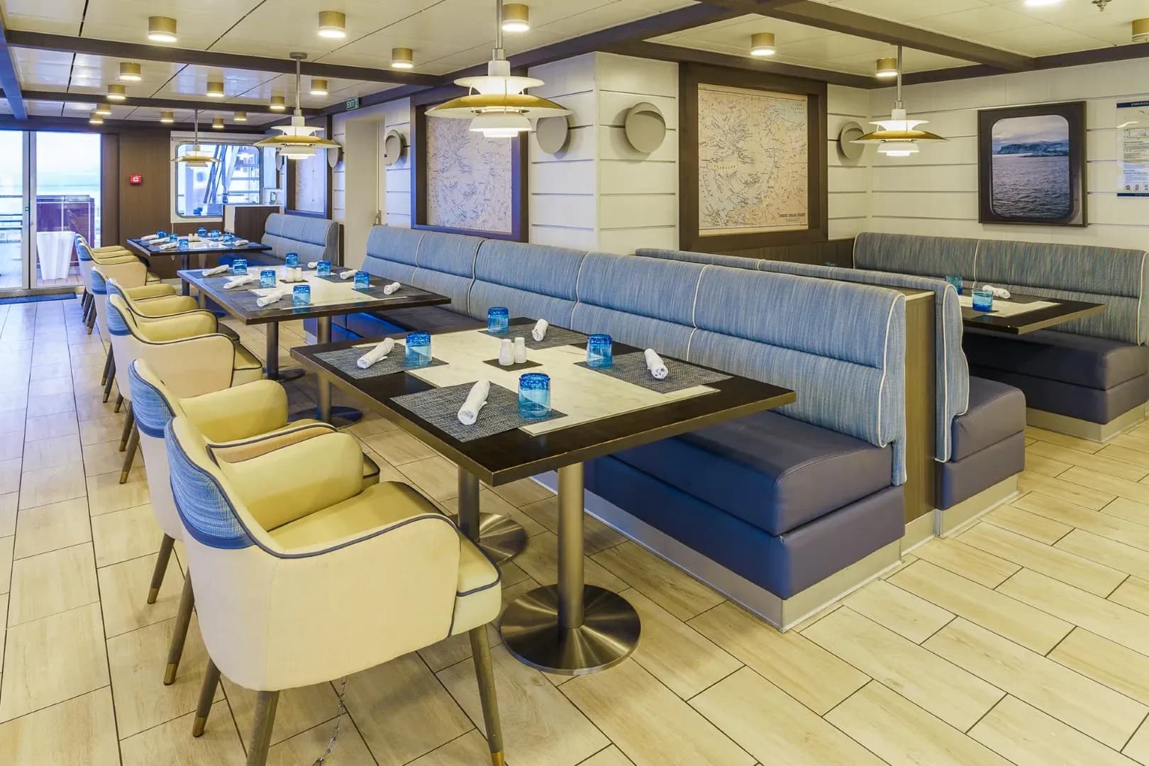 Ocean Explorer, Observation Bistro