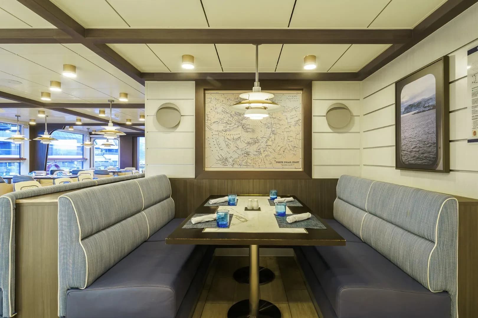 Ocean Explorer, Observation Bistro