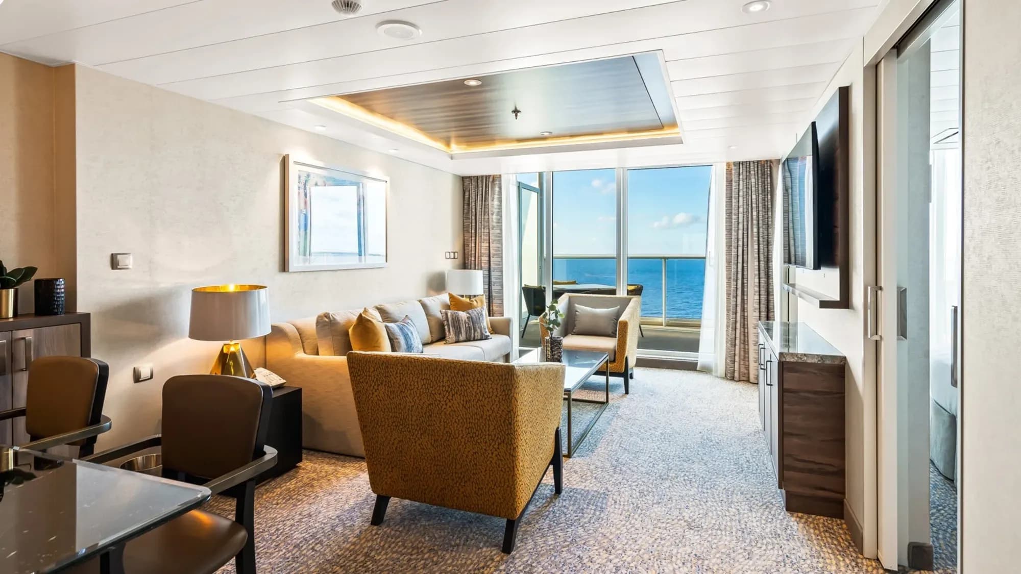 Royal Caribbean - Utopia of the Seas, Owner's Suite - 1 Bedroom