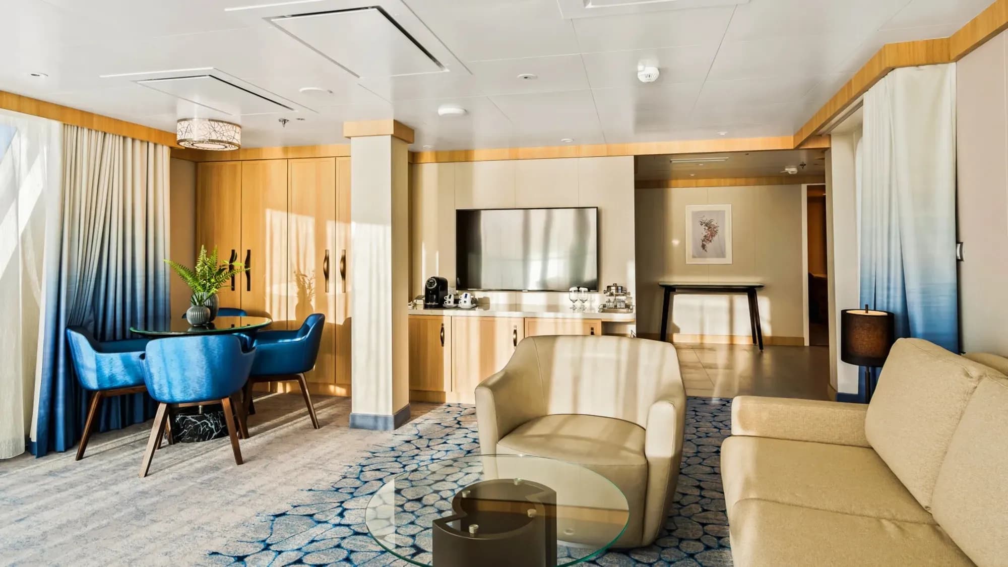 Royal Caribbean - Utopia of the Seas, Spacious Aqua Theater Suite Large Balcony - 2 Bedrooms
