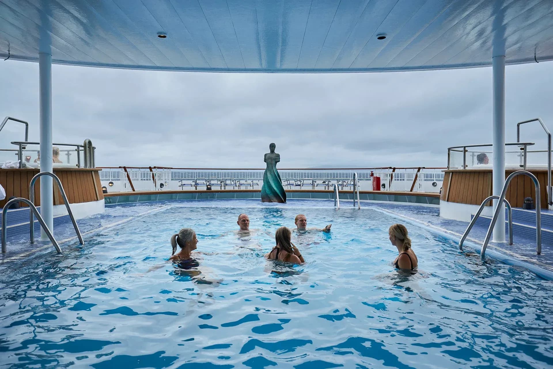 Hurtigruten MS Trollfjord pool