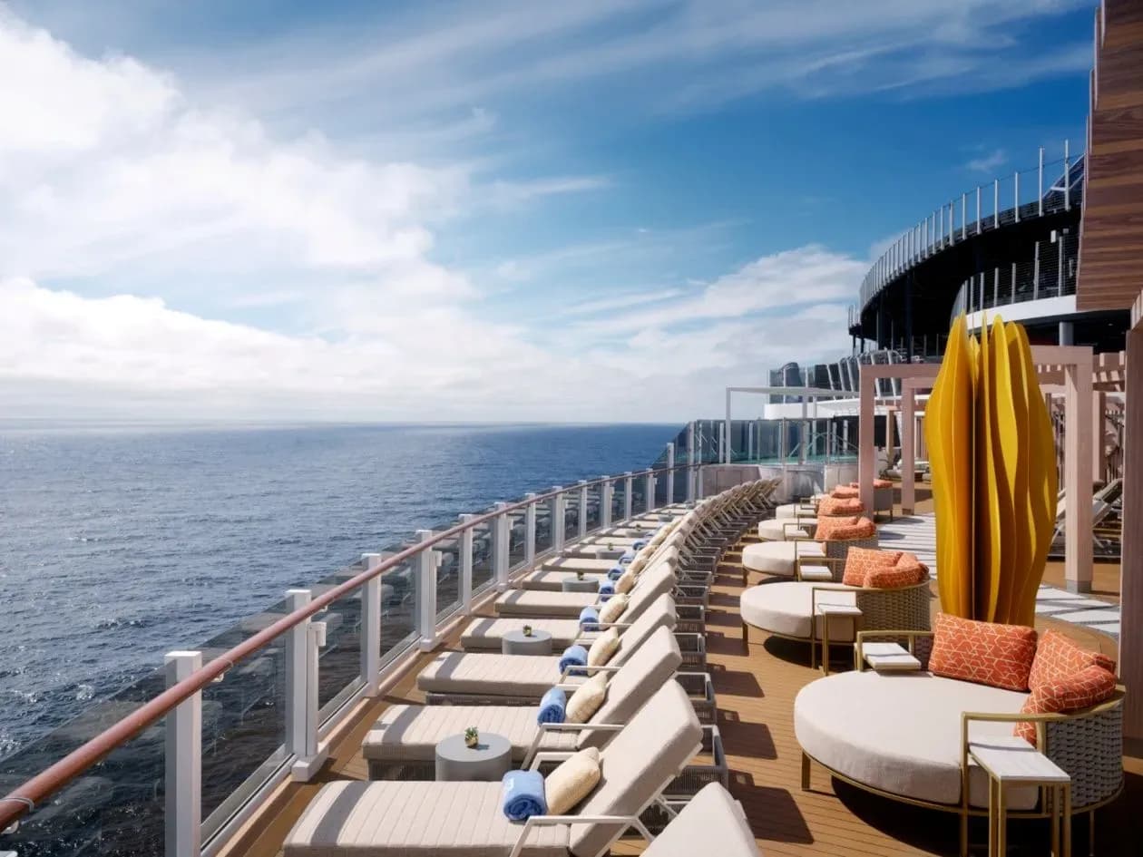 NCl VIVA pool lounge