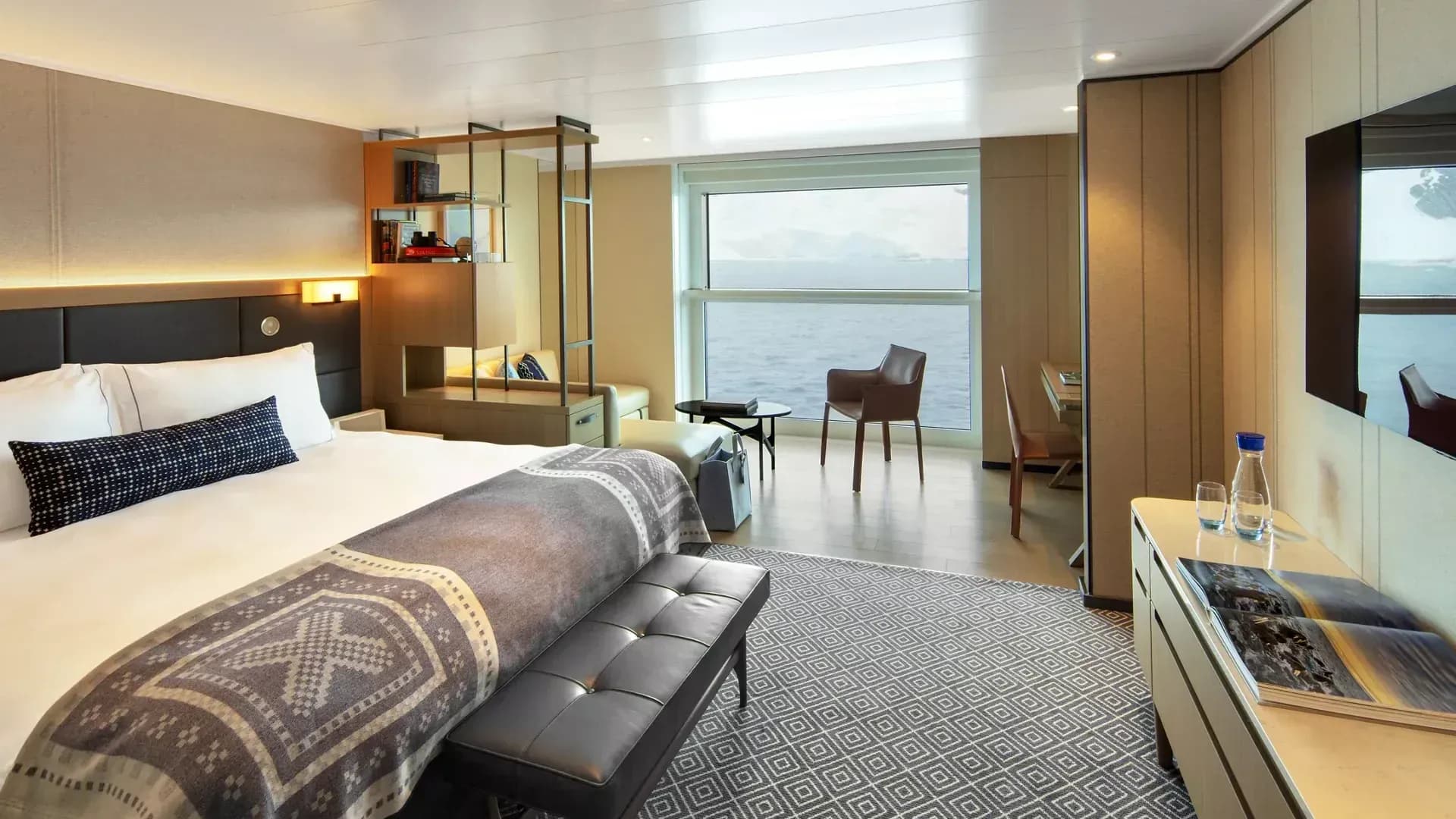 Viking Octantis Nordic Junior Suite living area