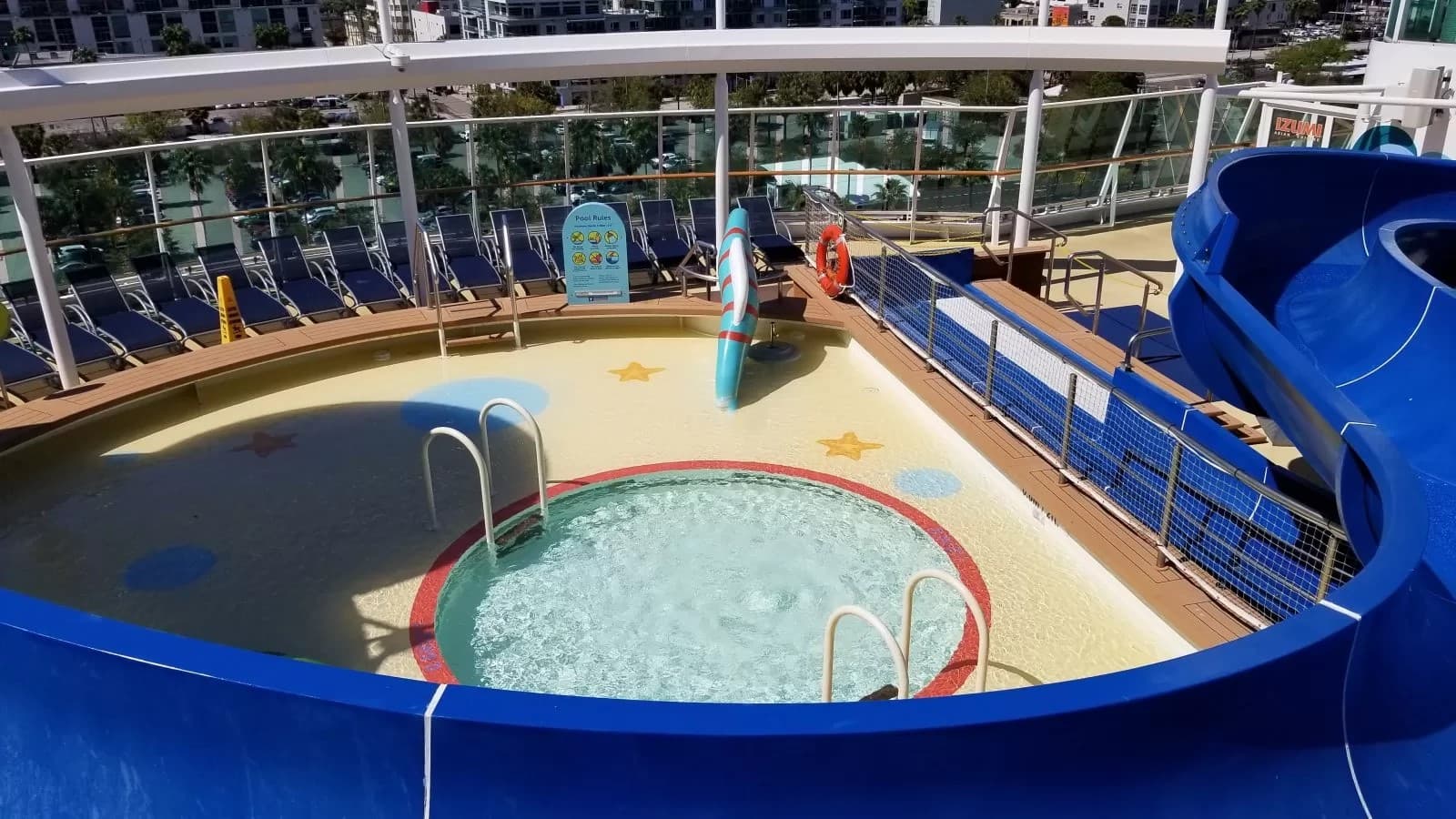Brilliance of the Seas Pool