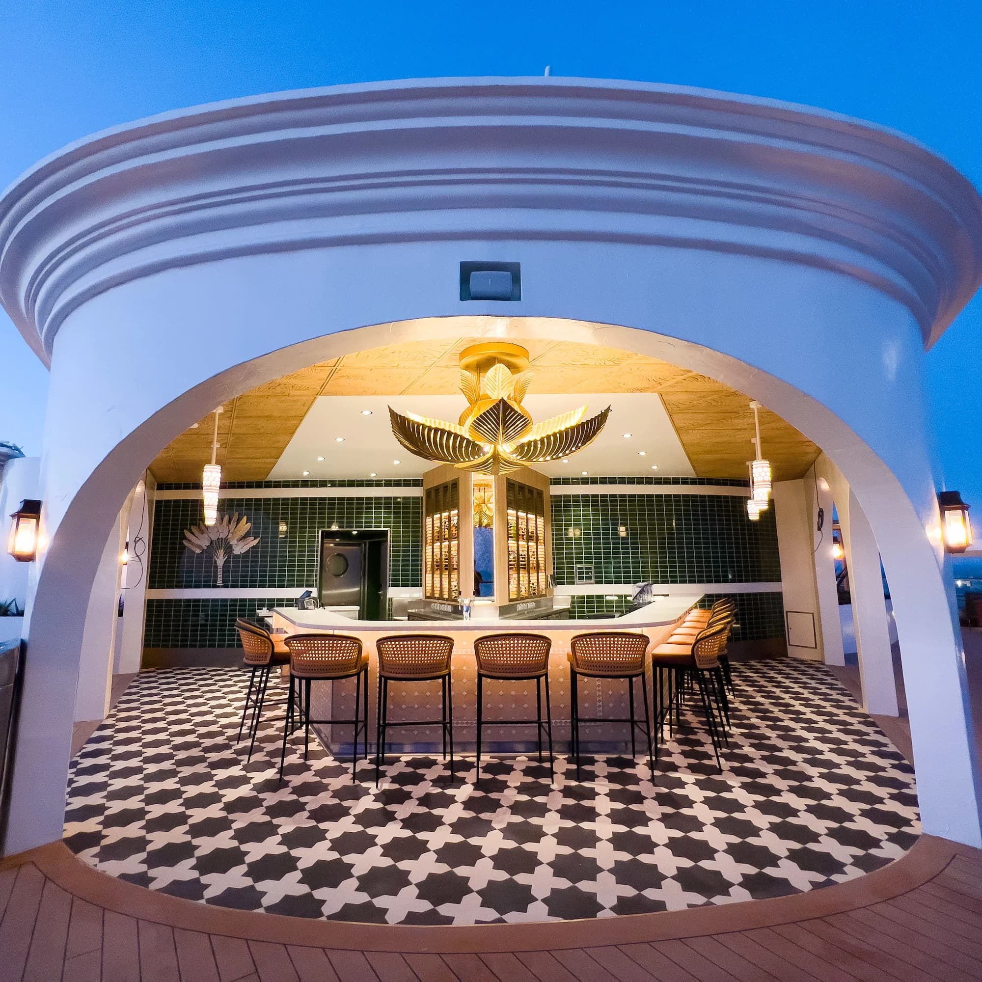 Celebrity ascent bars