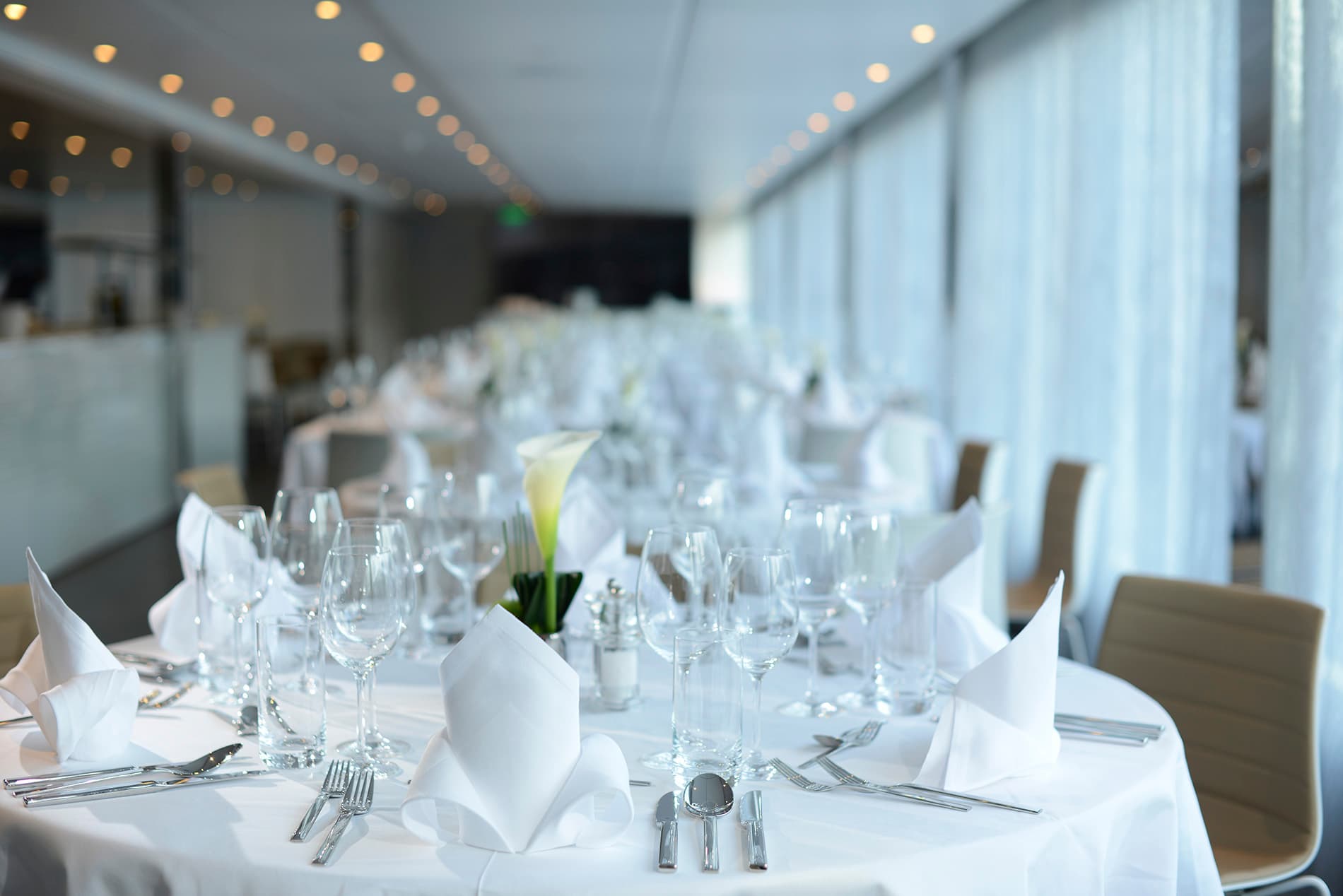 emerald river ship facilities and dining