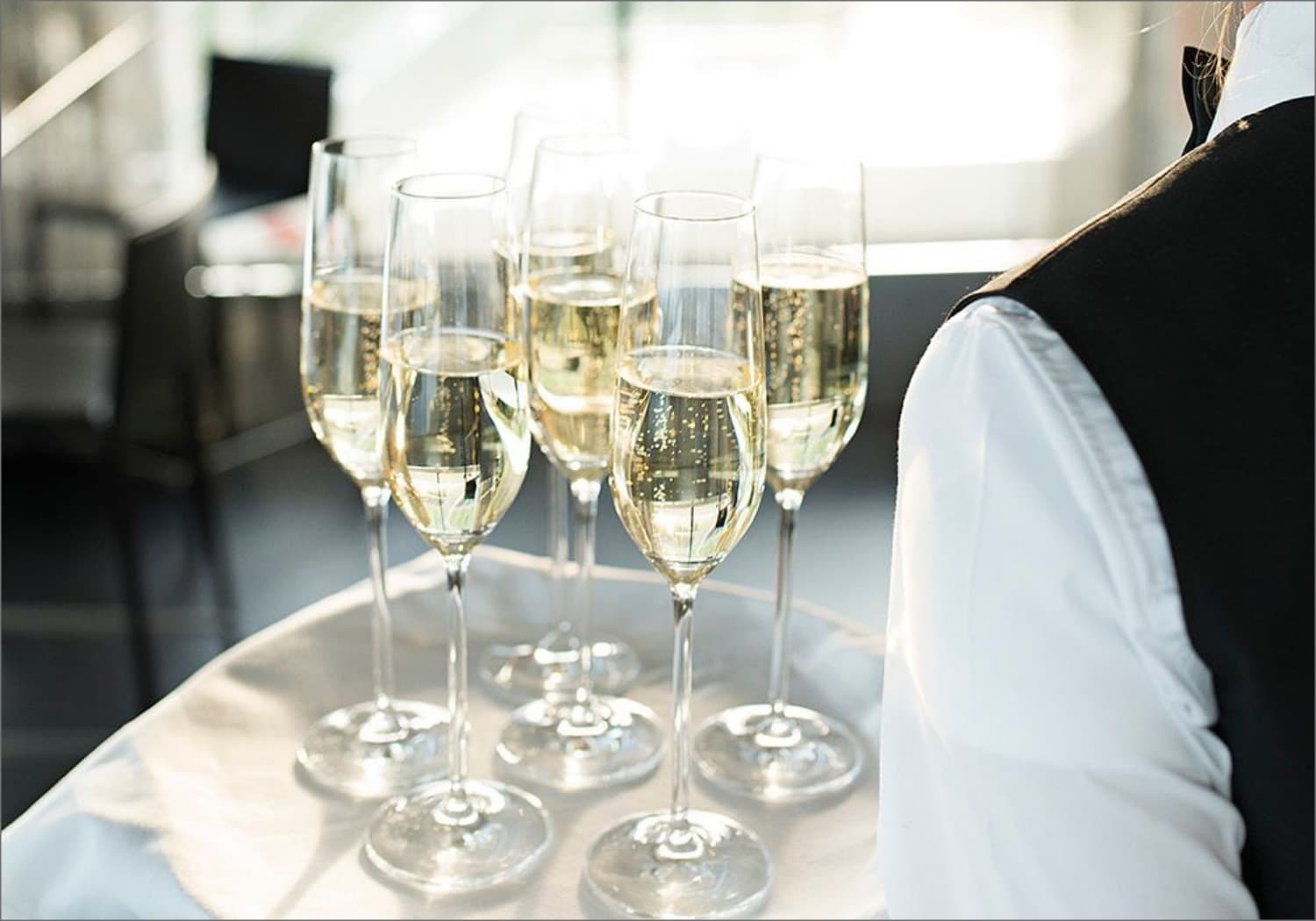 Emerald River cruise dining