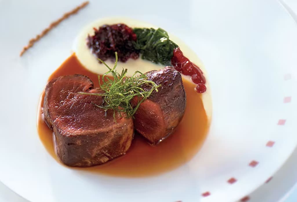 Diining Celebrity Eclipe