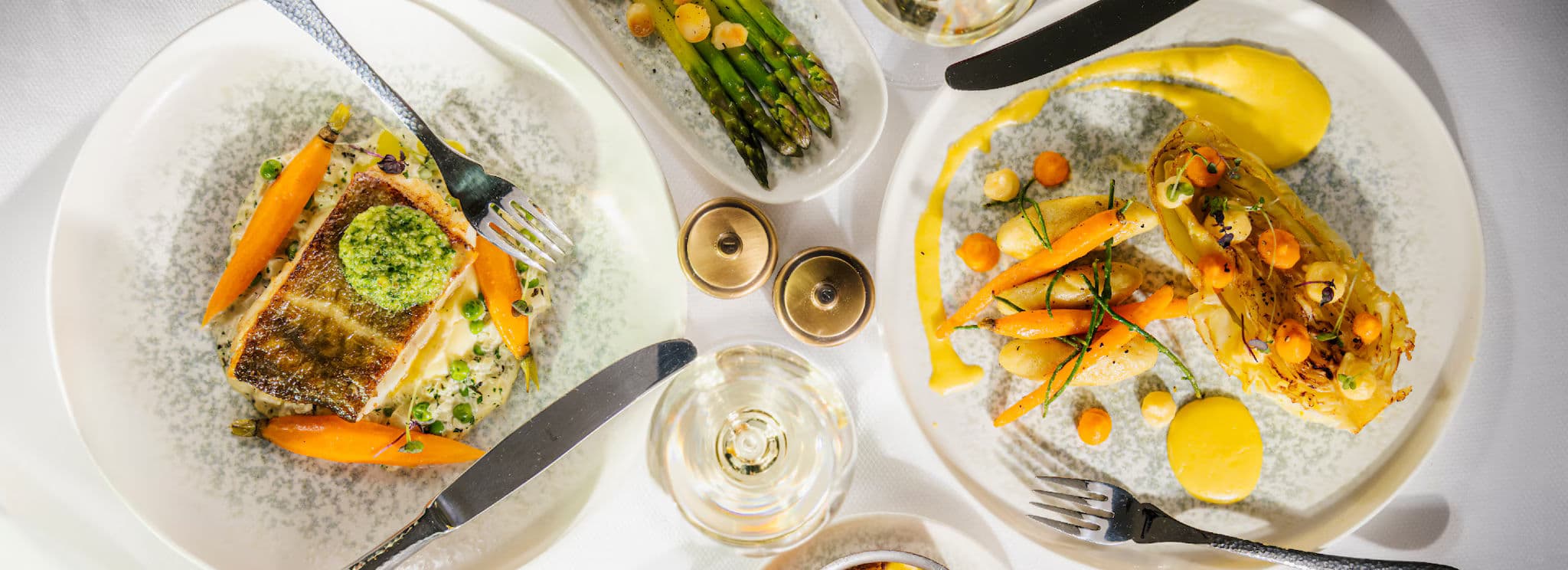 Dining Queen Elizabeth Cunard