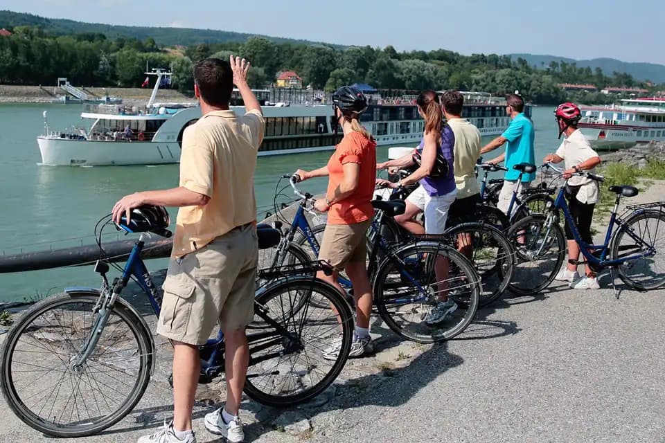 Amawaterways entertainment