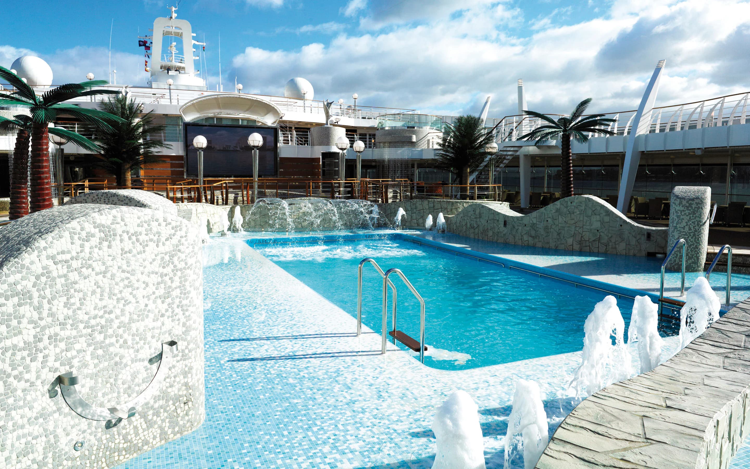 MSC Fantasia pool