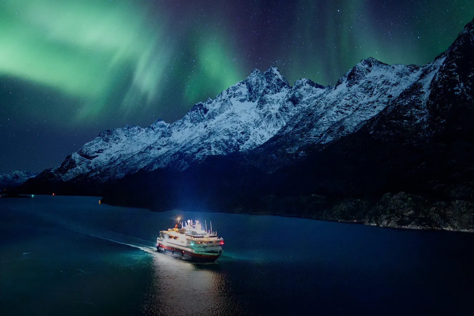 Hurtigruten ship under the northern lights - lotofen islands norway